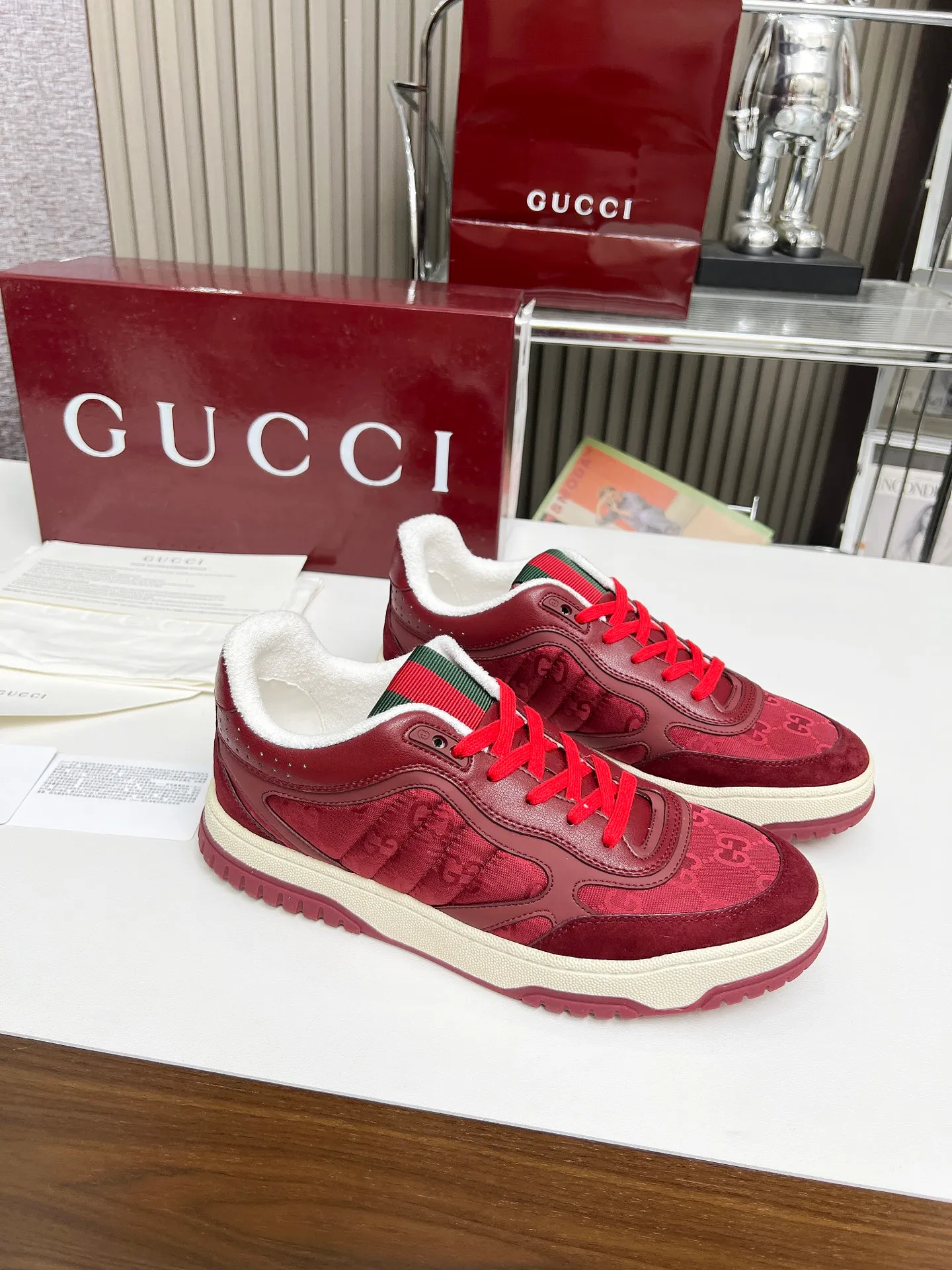 [G Home] P: 600💰 Couple size: Female 35-40. Male 39-44 (45 custom-made) 🆕2025.GUCC Gucci original order quality The latest popular high and low top aged couple sneakers series shipped original purchase development and production, this high and low top sneakers adopt a basketball-style silhouette design, cleverly integrated with hollow panels and distressed effects, showing unique ingenuity. The ingenuity incorporates brand logo details such as interlocking Double G styling accessories and Gucci lettering, a low-key tribute to the brand's design heritage. Exquisite packaging at the delivery counter 🛍📦 ▪️ Fabric: Original customized imported first-layer cowhide ▪️ Inner lining: Imported first-layer cowhide ▪️ Sole: Original molded two-color TPU sole ▪️ Sole thickness: 3cm